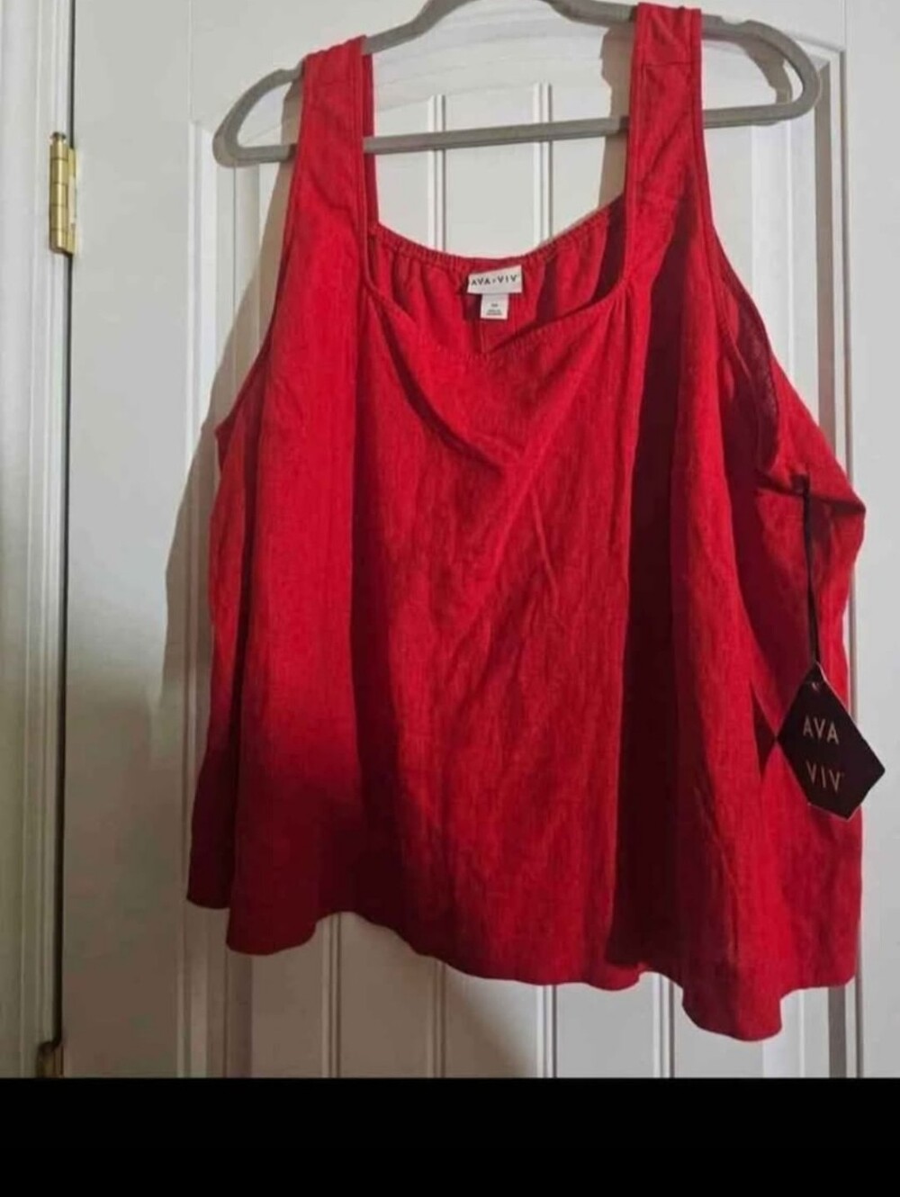 New womans size 3X Red tank top with buttons on back(55% Lino 45% Rayon)